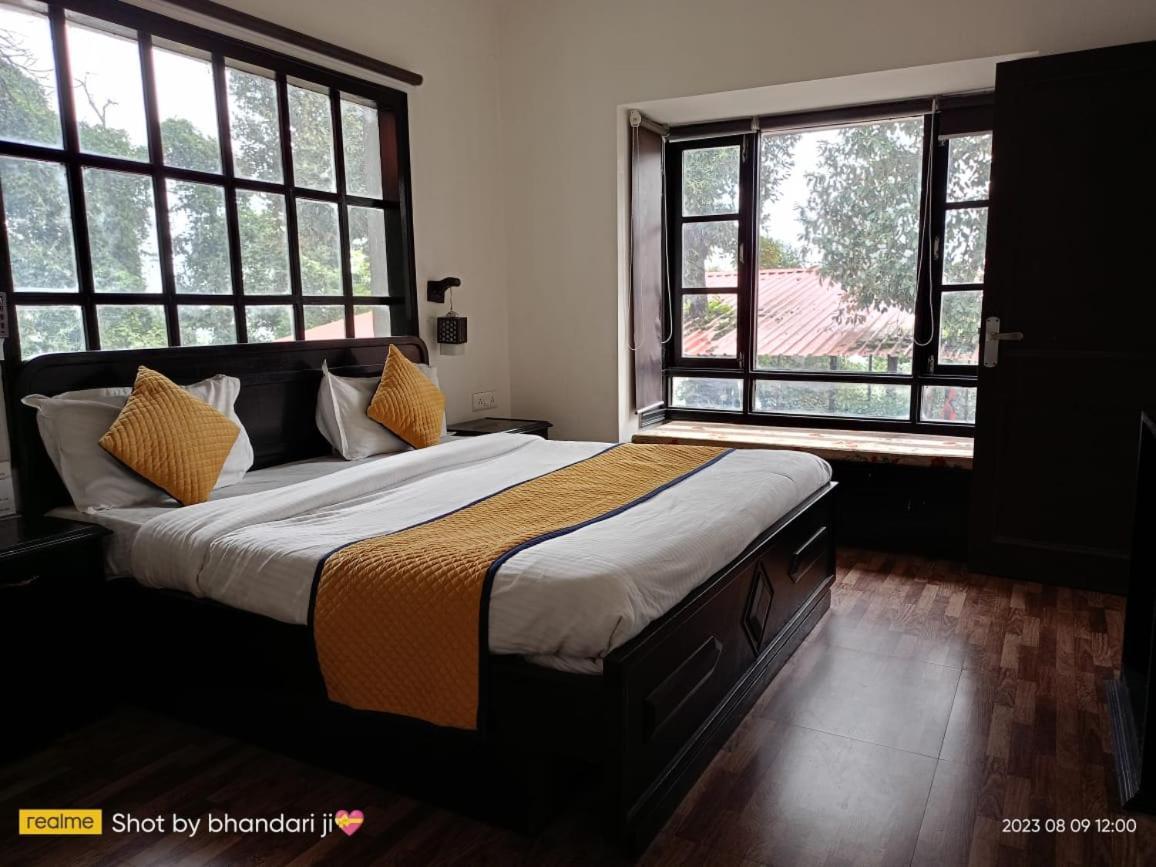 Surbee Resort Mussoorie Buitenkant foto