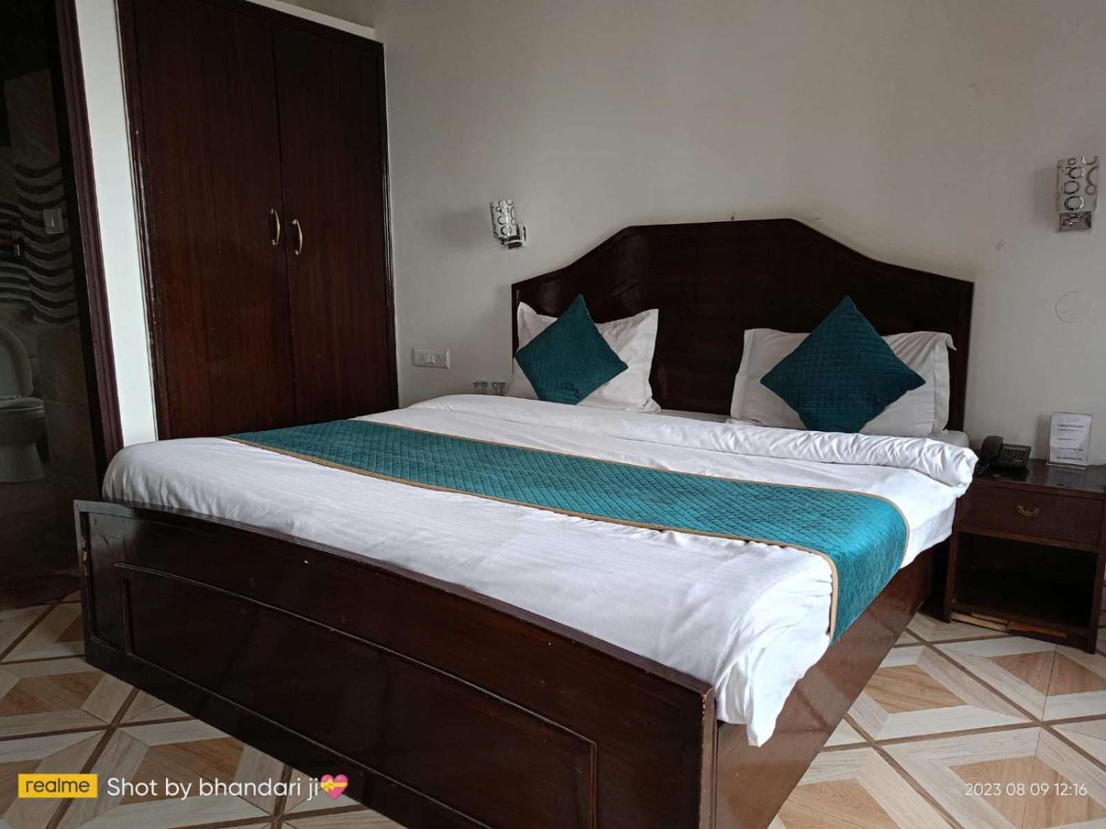 Surbee Resort Mussoorie Buitenkant foto